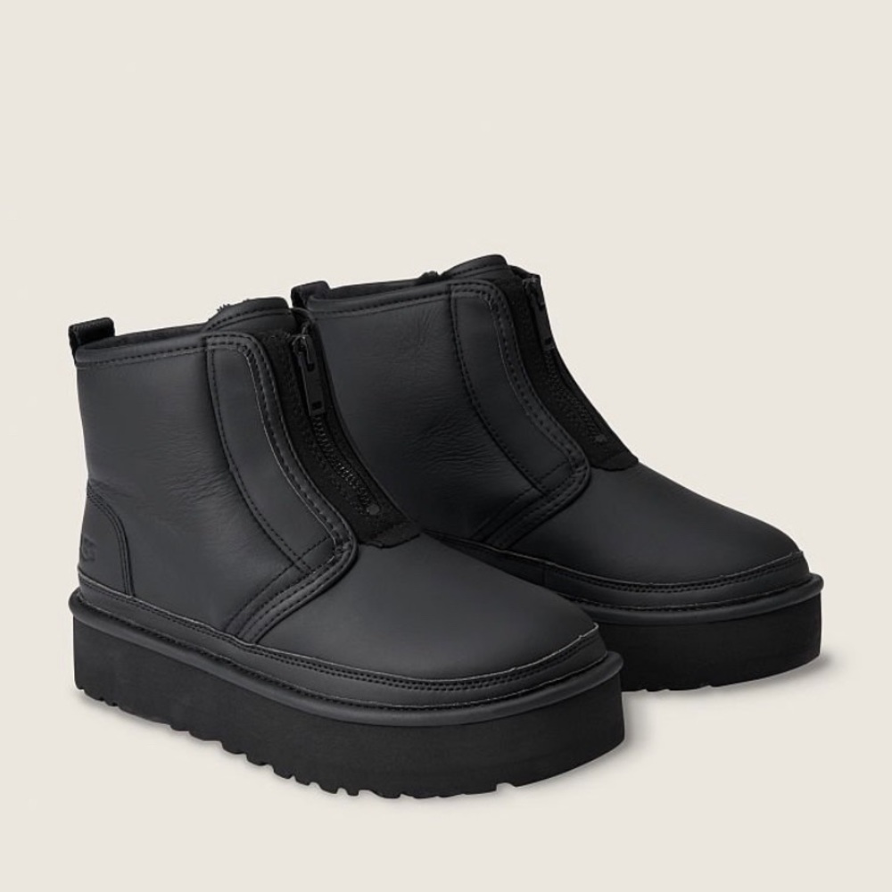 New Neumel Platform Uggs in Black size 5 NIB